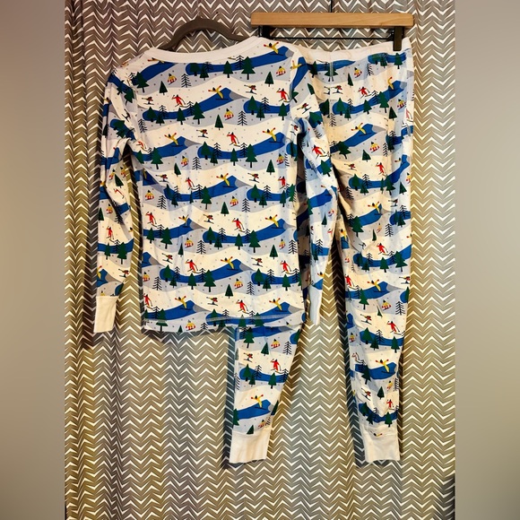 Hanna Andersson | Ski Slope Unisex Winter Pajamas, Size M - Picture 4 of 5